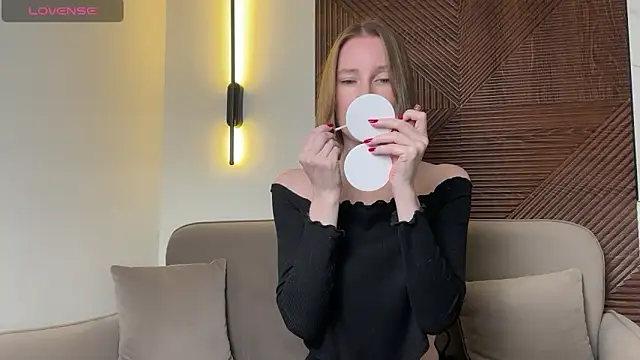 Snapshot of MonikaBos chatting on 02/27/26, 08:42 MonikaBos online show from 02/27/26, 08:42