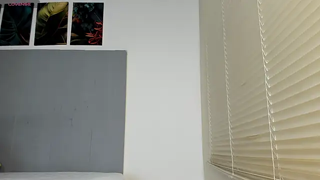 Snapshot of _Molly_rosse_ chatting on 10/31/25, 11:55 Molly rosse online show from 10/31/25, 11:55