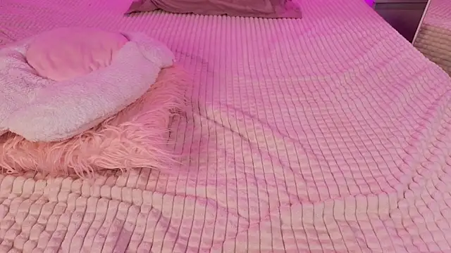 Snapshot of laney_vil chatting on 12/14/24, 10:28 laney vil online show from 12/14/24, 10:28