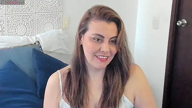 Snapshot of V_monse chatting on 12/15/25, 03:27 V monse online show from 12/15/25, 03:27