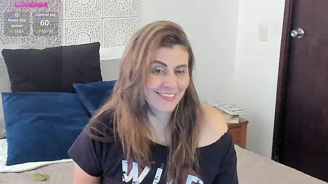 Snapshot of V_monse chatting on 12/17/25, 09:21 V monse online show from 12/17/25, 09:21