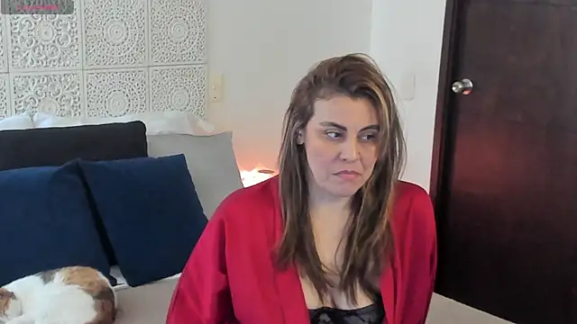 Snapshot of V_monse chatting on 12/18/25, 04:46 V monse online show from 12/18/25, 04:46