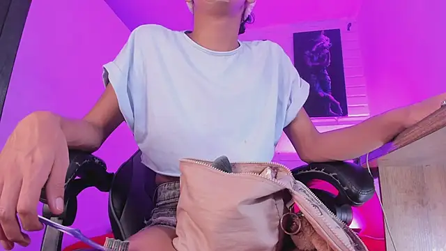 Alahia Rodriguez online show from 11/28/25, 08:00