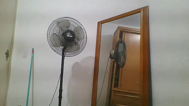 Snapshot of Estrela55 chatting on 05/15/26, 02:57 Estrela55 online show from 05/15/26, 02:57