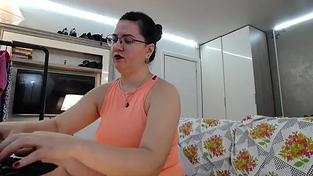 ILoveToFeelU online show from 11/22/25, 06:40