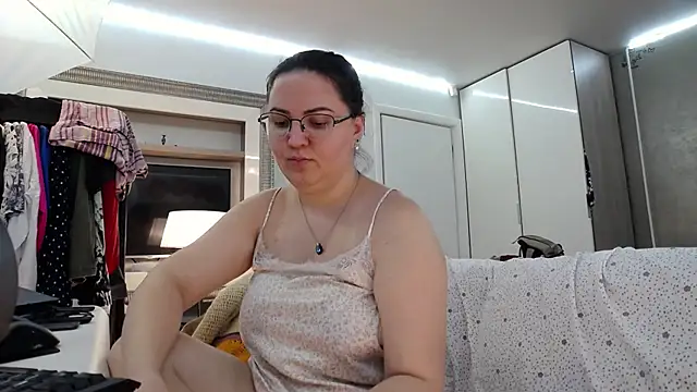 Snapshot of ILoveToFeelU chatting on 06/24/26, 09:03 ILoveToFeelU online show from 06/24/26, 09:03