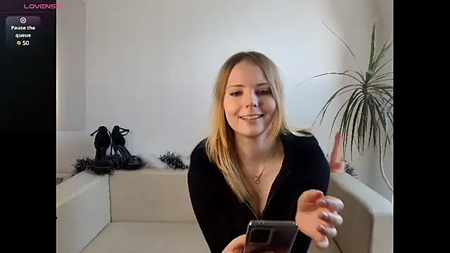 Frosty Princess online show from 12/08/24, 01:03