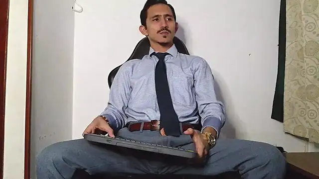 Snapshot of HomeAloneK chatting on 02/10/26, 07:29 HomeAloneK online show from 02/10/26, 07:29