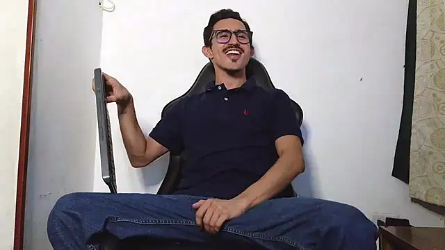 Snapshot of HomeAloneK chatting on 02/11/26, 10:26 HomeAloneK online show from 02/11/26, 10:26