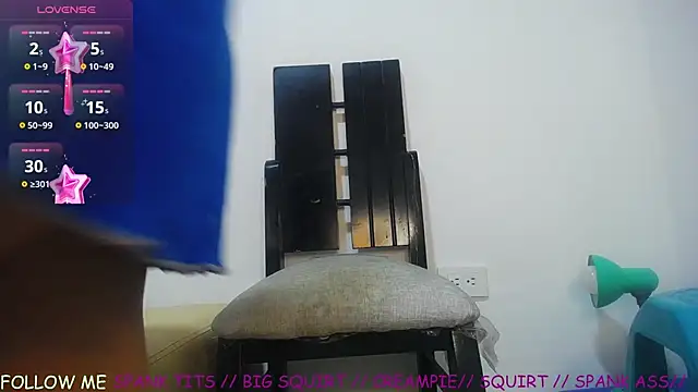 vegalaura   online show from 06/17/26, 11:49
