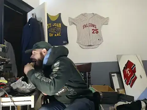 Snapshot of sledge901 chatting on 02/17/25, 07:42 sledge901 online show from 02/17/25, 07:42