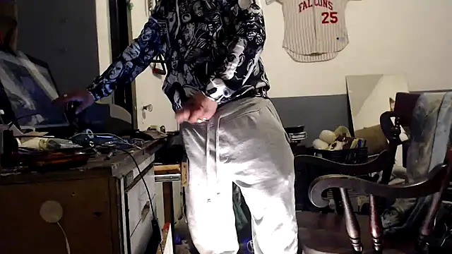 Snapshot of sledge901 chatting on 11/20/25, 12:11 sledge901 online show from 11/20/25, 12:11