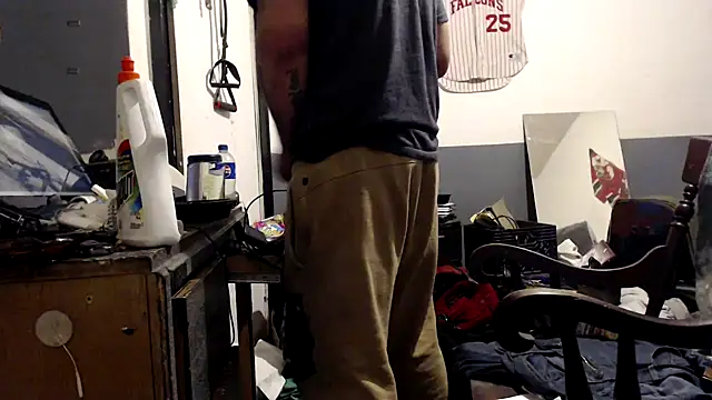 Snapshot of sledge901 chatting on 11/25/25, 02:11 sledge901 online show from 11/25/25, 02:11