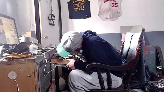 Snapshot of sledge901 chatting on 11/26/25, 03:46 sledge901 online show from 11/26/25, 03:46