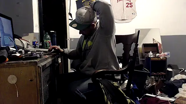 Snapshot of sledge901 chatting on 01/09/26, 12:19 sledge901 online show from 01/09/26, 12:19