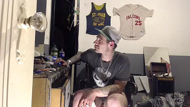 Snapshot of sledge901 chatting on 02/18/26, 12:28 sledge901 online show from 02/18/26, 12:28