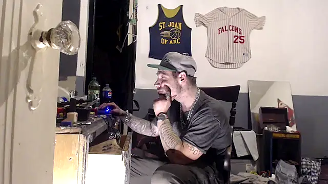 Snapshot of sledge901 chatting on 02/20/26, 08:05 sledge901 online show from 02/20/26, 08:05