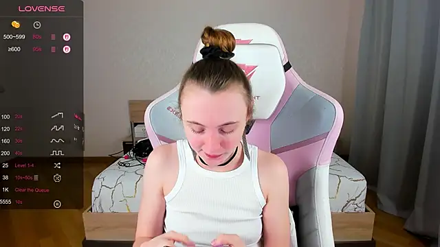 Snapshot of Cowell_Adelina chatting on 11/22/25, 09:30 Cowell Adelina online show from 11/22/25, 09:30