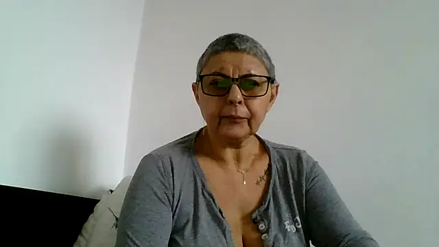 roseblak42 online show from 12/01/25, 11:59