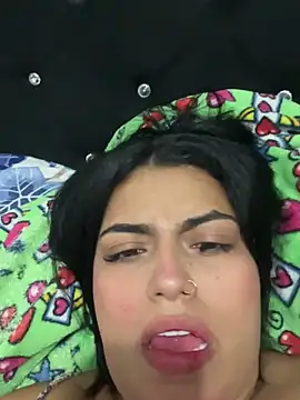 Snapshot of kiana_cream chatting on 02/28/25, 04:10 kiana cream online show from 02/28/25, 04:10