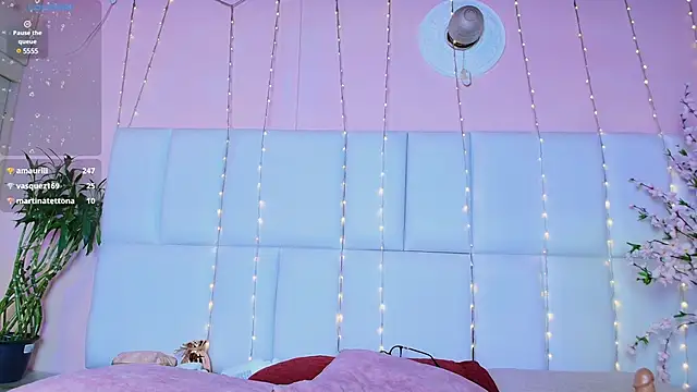 Snapshot of kiana_cream chatting on 03/01/25, 03:38 kiana cream online show from 03/01/25, 03:38