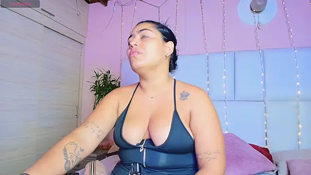 Snapshot of kiana_cream chatting on 03/02/25, 11:50 kiana cream online show from 03/02/25, 11:50