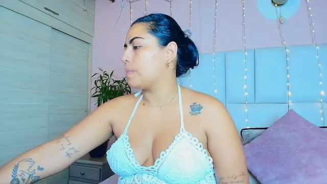 Snapshot of kiana_cream chatting on 03/07/25, 11:40 kiana cream online show from 03/07/25, 11:40