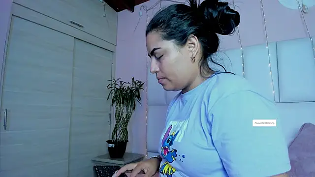 Snapshot of kiana_cream chatting on 03/20/25, 11:38 kiana cream online show from 03/20/25, 11:38