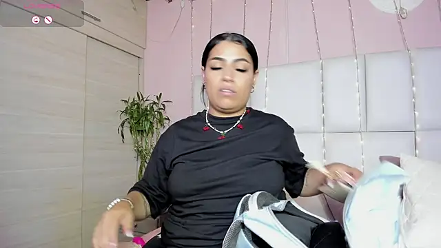 Snapshot of kiana_cream chatting on 03/21/25, 07:35 kiana cream online show from 03/21/25, 07:35