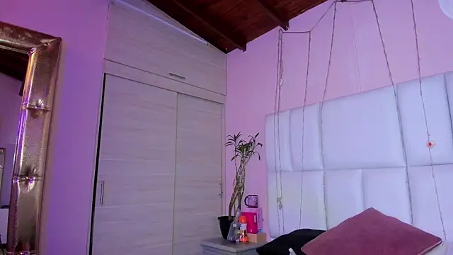 Snapshot of kiana_cream chatting on 09/25/25, 11:58 kiana cream online show from 09/25/25, 11:58