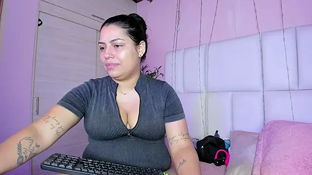 Snapshot of kiana_cream chatting on 09/27/25, 12:32 kiana cream online show from 09/27/25, 12:32