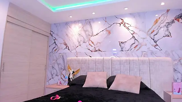 Snapshot of kiana_cream chatting on 11/05/25, 06:19 kiana cream online show from 11/05/25, 06:19