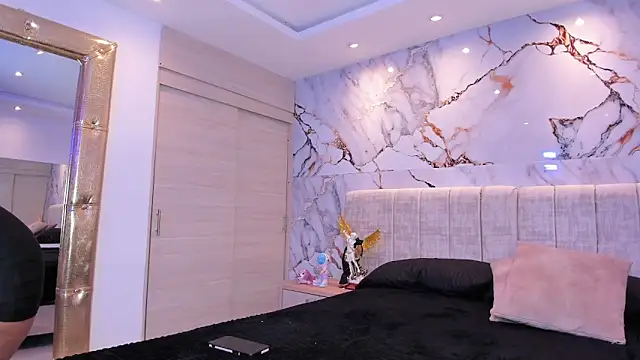 Snapshot of kiana_cream chatting on 11/10/25, 11:31 kiana cream online show from 11/10/25, 11:31