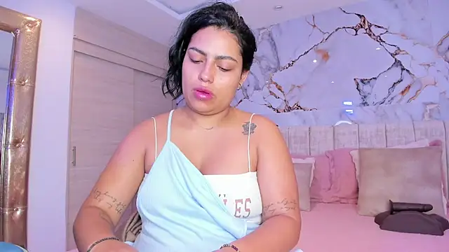 Snapshot of kiana_cream chatting on 11/29/25, 11:35 kiana cream online show from 11/29/25, 11:35