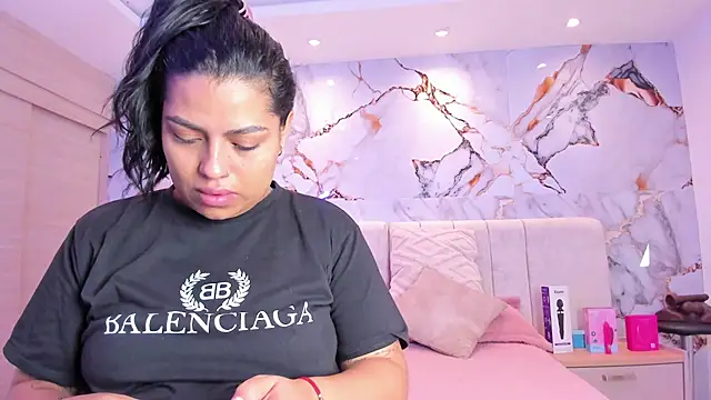 Snapshot of kiana_cream chatting on 12/15/25, 11:36 kiana cream online show from 12/15/25, 11:36