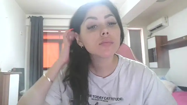 Snapshot of LovelyJulliette chatting on 06/09/26, 12:50 LovelyJulliette online show from 06/09/26, 12:50
