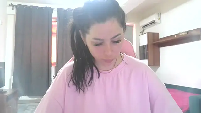 Snapshot of LovelyJulliette chatting on 06/17/26, 12:40 LovelyJulliette online show from 06/17/26, 12:40