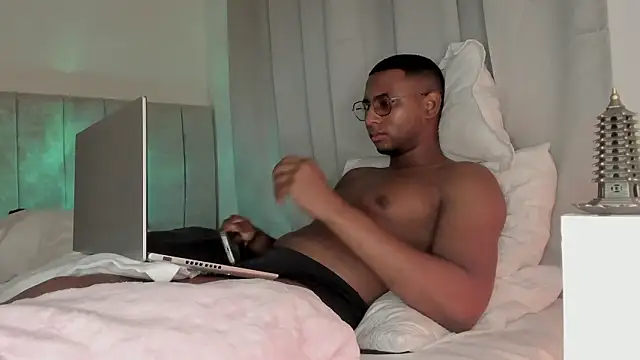 Snapshot of Arwens_bell08 chatting on 02/27/26, 01:16 Arwens bell08 online show from 02/27/26, 01:16