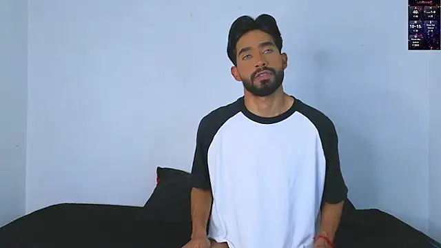 Snapshot of dereck_hotsoon chatting on 03/21/25, 12:07 dereck hotsoon online show from 03/21/25, 12:07