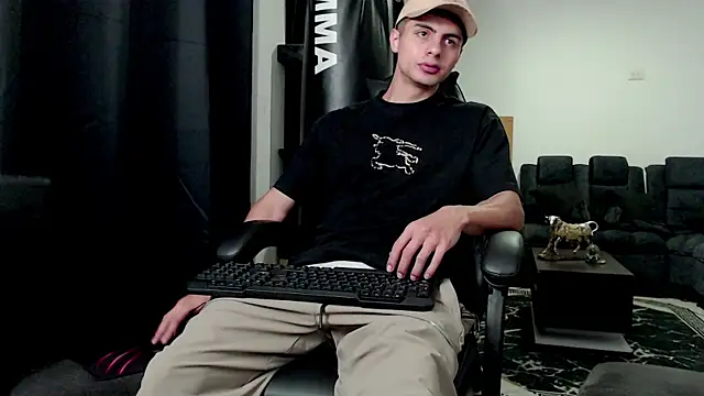 Stiven CL online show from 11/24/25, 07:08