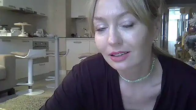 Snapshot of ZarinaSwift chatting on 01/11/25, 09:36 ZarinaSwift online show from 01/11/25, 09:36