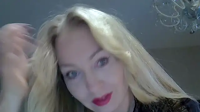 Snapshot of ZarinaSwift chatting on 09/19/25, 04:36 ZarinaSwift online show from 09/19/25, 04:36
