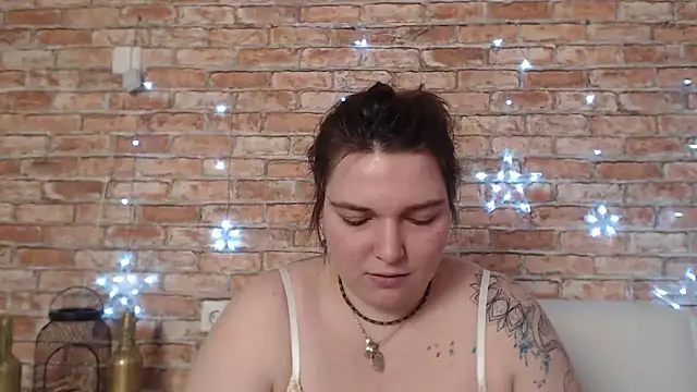 Amelia Kiss  online show from 01/25/25, 03:40