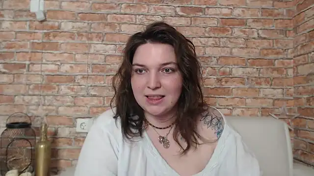 Amelia Kiss  online show from 02/04/25, 03:54