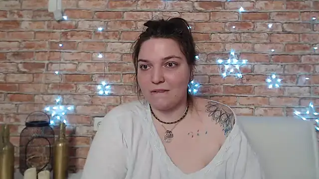 Amelia Kiss  online show from 02/05/25, 03:45