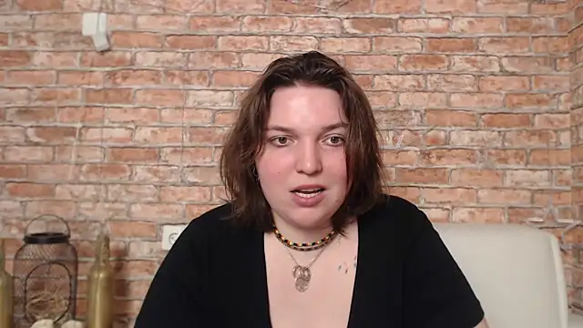 Amelia Kiss  online show from 02/19/25, 03:50