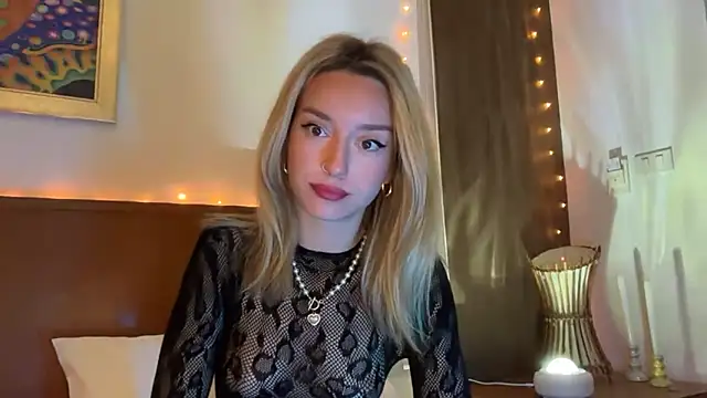 SirenaBelle online show from 11/16/25, 12:16