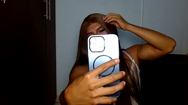 Snapshot of luisaqueenxxx chatting on 01/14/26, 08:14 luisaqueenxxx online show from 01/14/26, 08:14