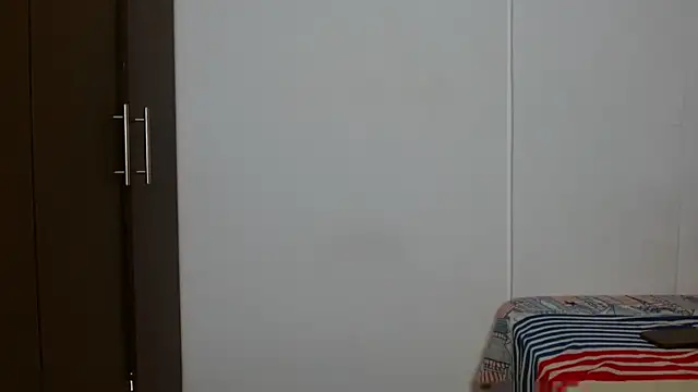 Snapshot of luisaqueenxxx chatting on 04/06/26, 08:32 luisaqueenxxx online show from 04/06/26, 08:32