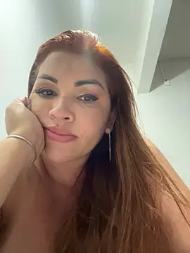 Snapshot of Bruninhaa34 chatting on 02/12/25, 10:37 Bruninhaa34 online show from 02/12/25, 10:37